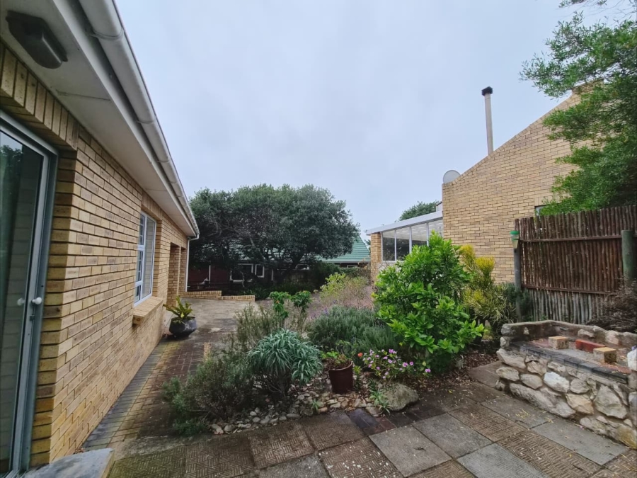 3 Bedroom Property for Sale in Stilbaai Wes Western Cape